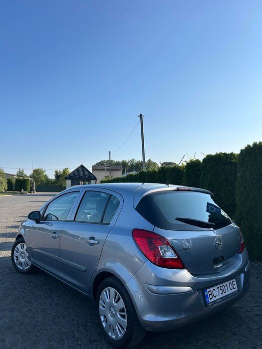 Opel corsa 1,2 бензин,робот