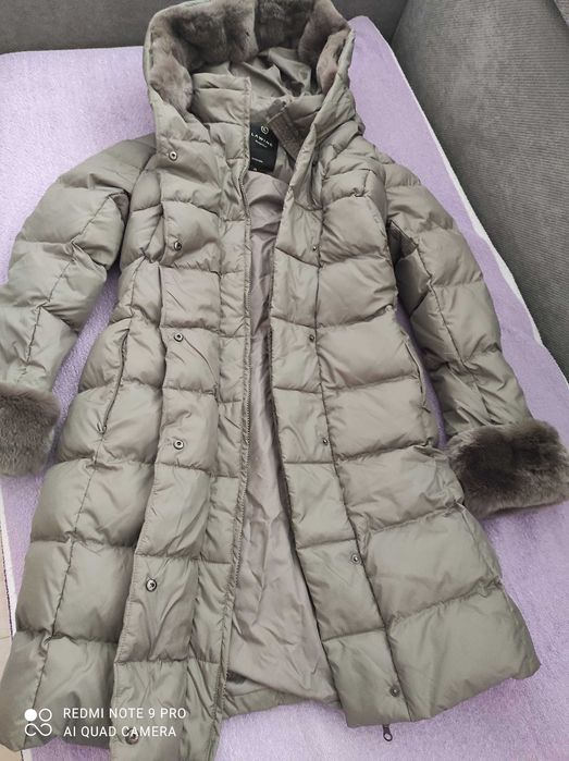Пуховик жіночий.