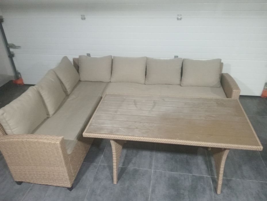 Conjunto mesa e sofás jardim