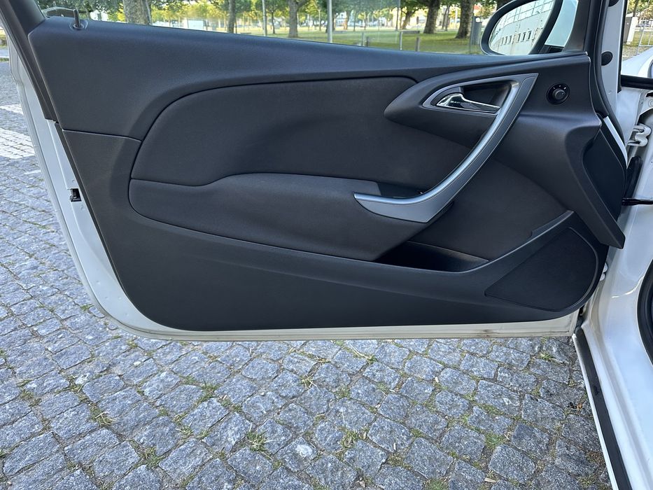 Opel Astra GTC J 2.0 CDTI 165cv