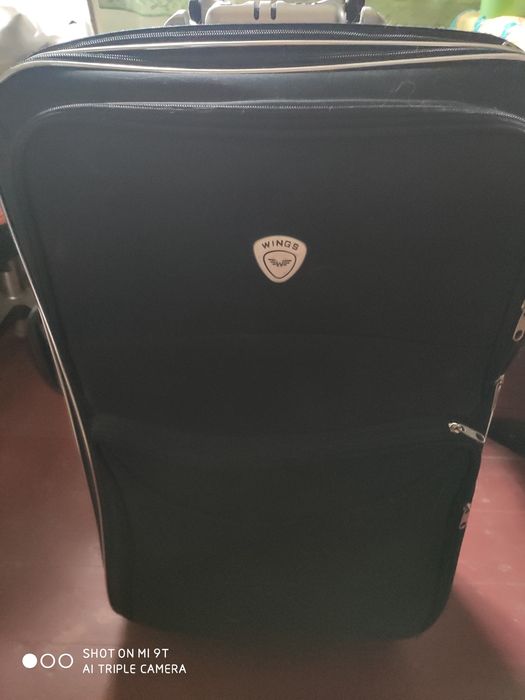 Продам дорожний чемодан