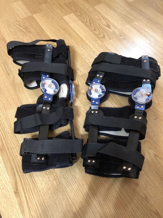 Dwie ortezy stawu kolanowego szynowo-opaskowa z zegarami sp-2900