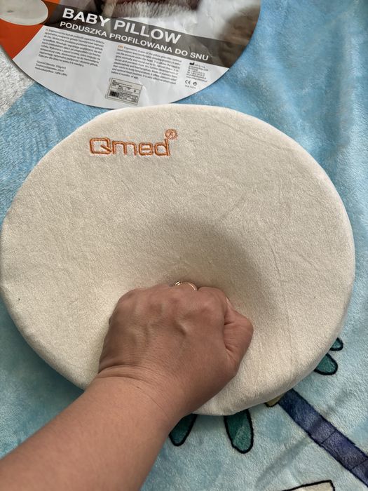 Poduszka profilowana Qmed baby pillow na plaska glowke