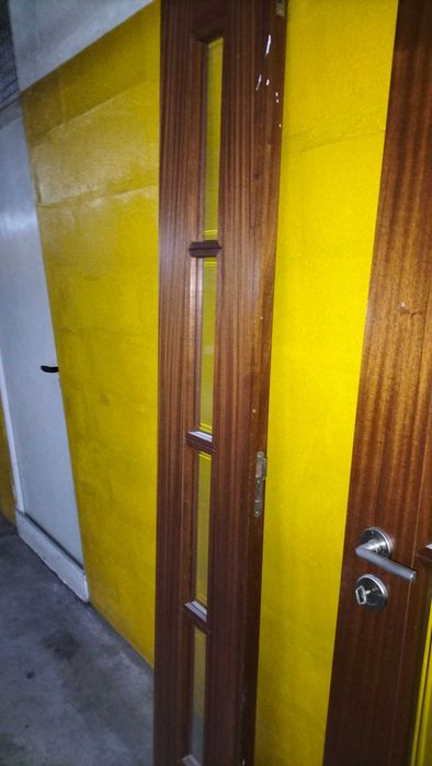 Vendo Portas madeira maciça em excelente estado