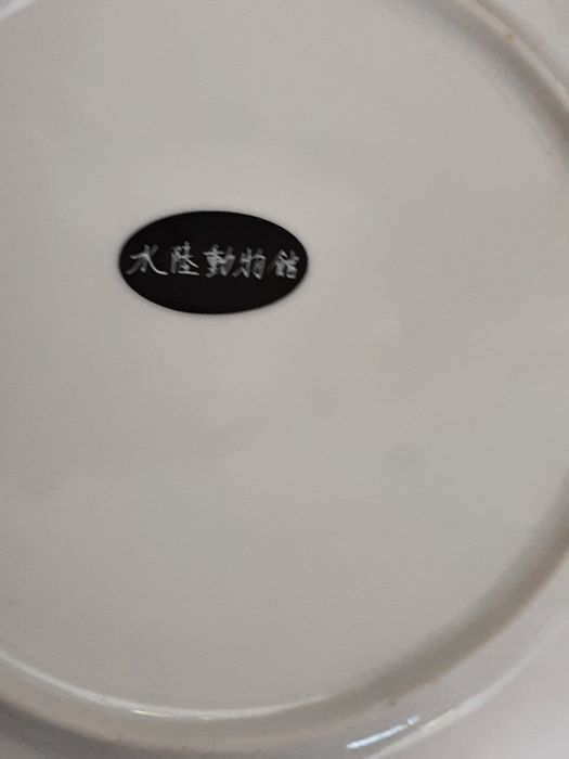 Prato em cerâmica pintado à mão  motivo japonesas