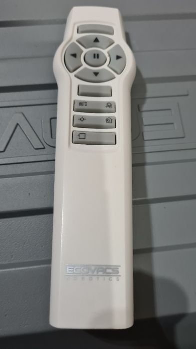 Aspirador robô Deebot Ecovacs com reservatório.
