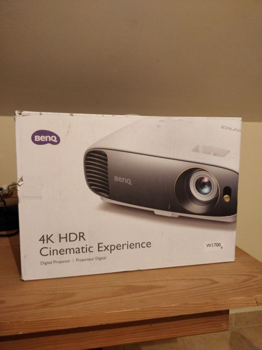 Projetor BenQ W1700 4K HDR