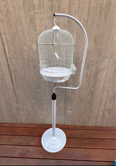 Gaiola para pássaro branca com suporte