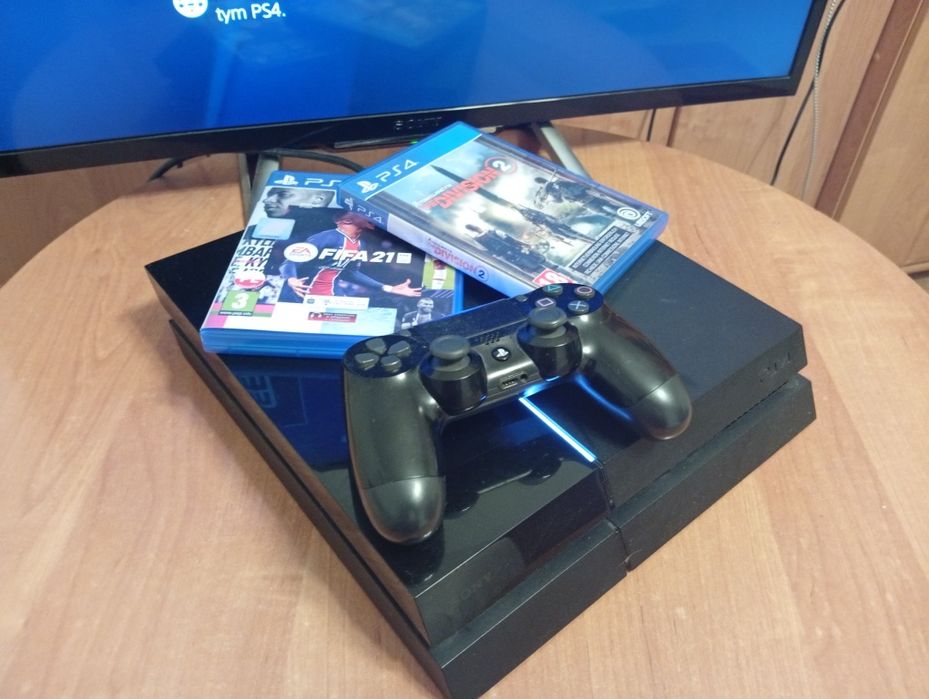 Konsola PS4 , dwie gry, pad