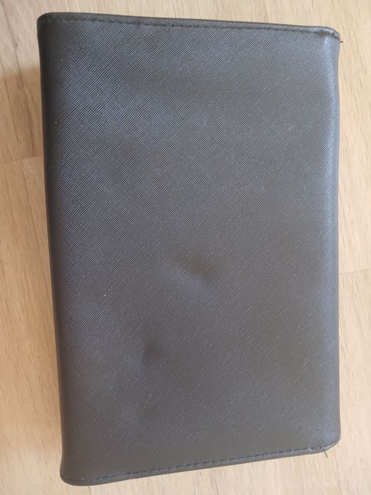 Клатч від бренду Calzedonia.