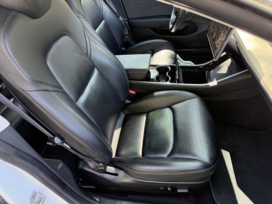 Tesla Model 3 Long Range      2019