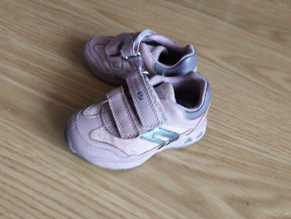 Vários sapatos criança, com caixa (todos) 30€