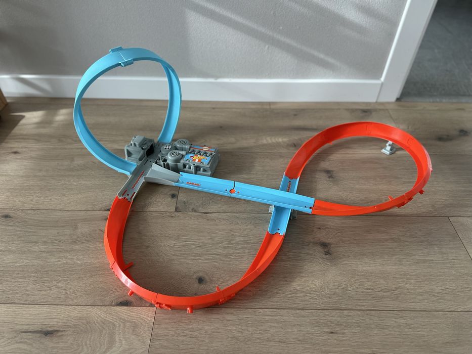Ігровий набір Hot Wheels Action Шалена вісімка