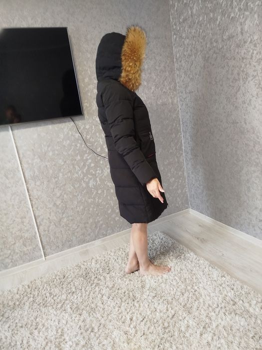 Зимовий жіночий пуховик