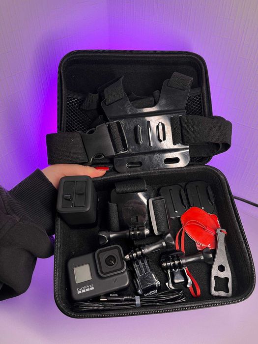 Екшн-камера GoPro Hero 8 із зарядною станцією