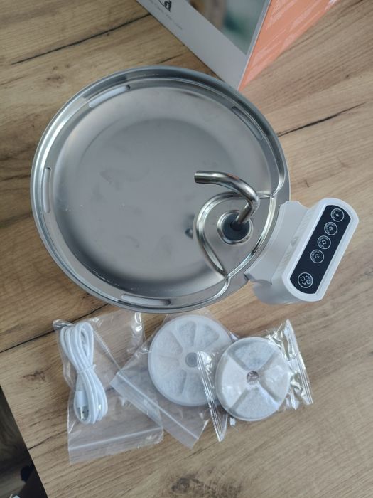 Fontanna/ poidło dla kota