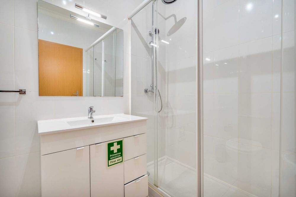 T2 com PISCINA e estacionamento perto da Praia