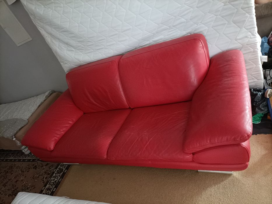 Czerwone kanapy skórzane