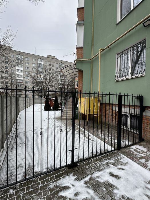 Продаж комерційного приміщення 85 метрів (1поверх+цоколь) центр міста