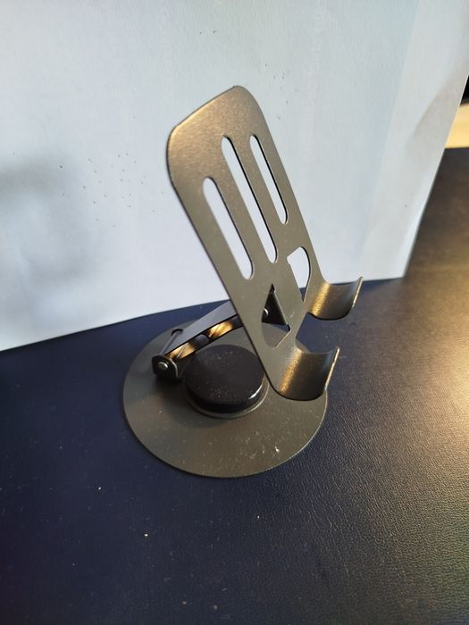 Suporte para smartphone ou tablet regulável