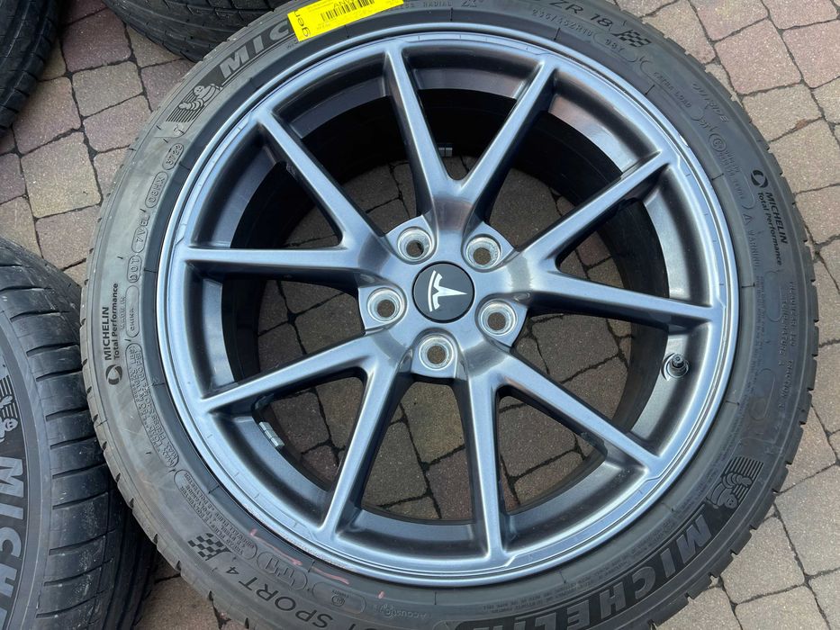 4105. Koła letnie Tesla S oryginalne 5x120 235/45/18 Michelin 2022r