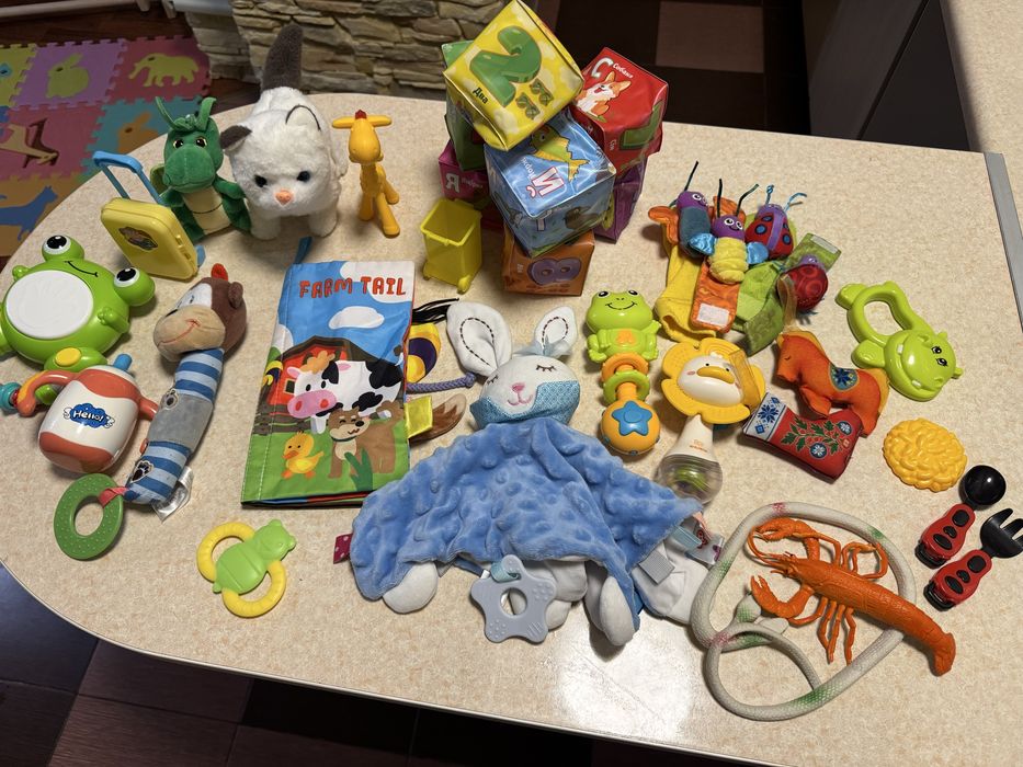 Дитячі іграшки для малюків