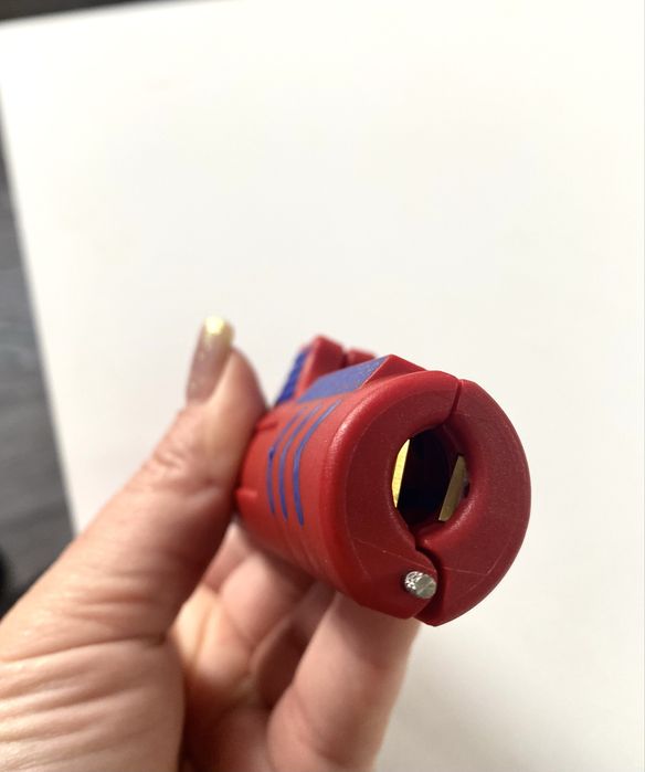 Універсальний інструмент для зняття ізоляціі Knipex 16 85 125 SB