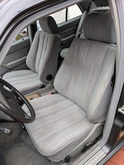 Mercedes Benz Classe E 250d 1989 cinzento (RESERVADO)