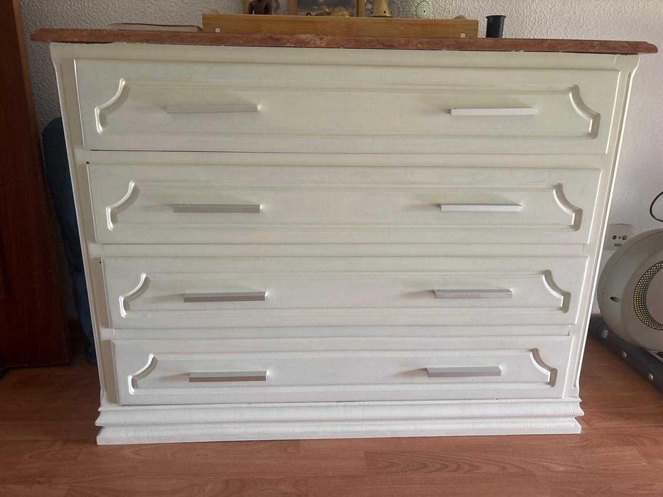 Vendo conjunto de quarto clássico, robusto e em bom estado geral