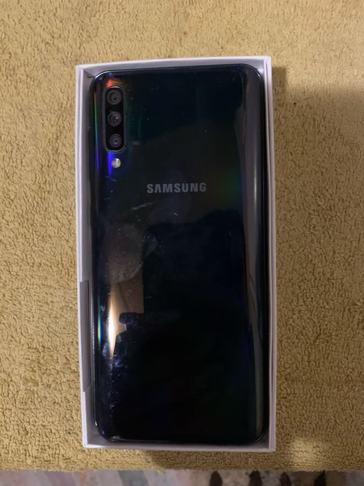 Телефон Самсунг а50, 6/128