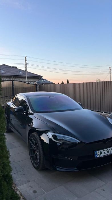 Tesla Model S PLAID 2023 року