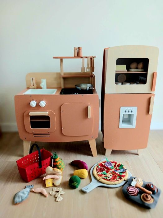 Cozinha brincar e frigorifico