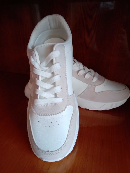 Кросівки жіночі 25,5 см 40-41