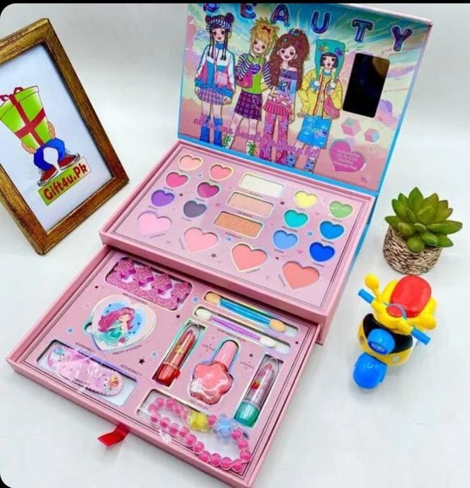 Zestaw do makijazu dla dziewczynki