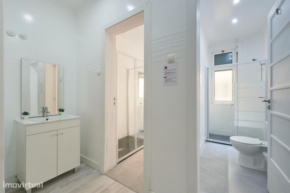 Quarto - localizado em Marquês de Pombal Lisbon