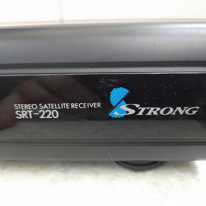 Аналоговый спутниковый ресивер Strong SRT-220 (винтаж)
