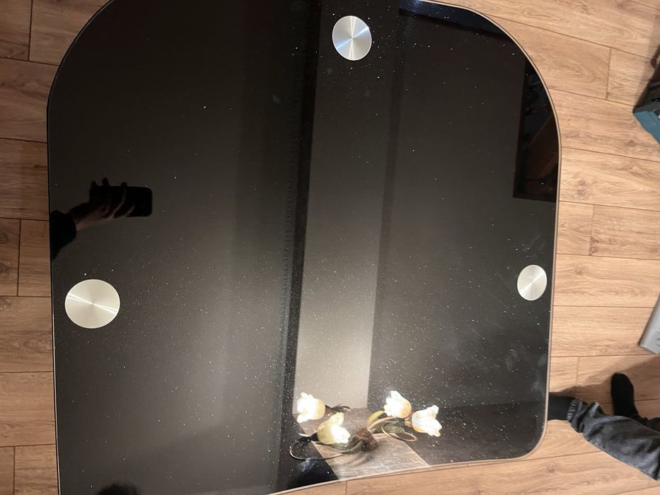 Скляний стіл журнальний