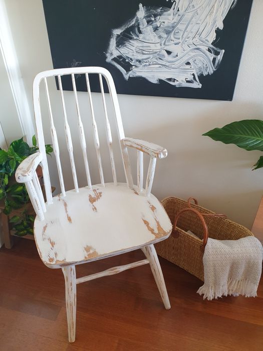 Cadeirão de madeira 
Wooden arm chair with count