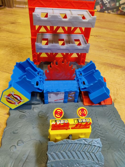 Hot Wheels Monster Trucks Demolka na stacji HFB12 OKAZJA