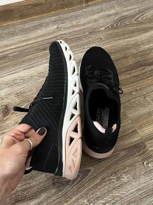 жіночі кросівки Skechers , розмір 40