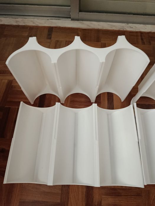 Garrafeiral em plástico branco