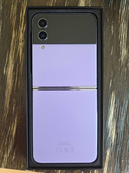 Samsung Galaxy Z Flip4