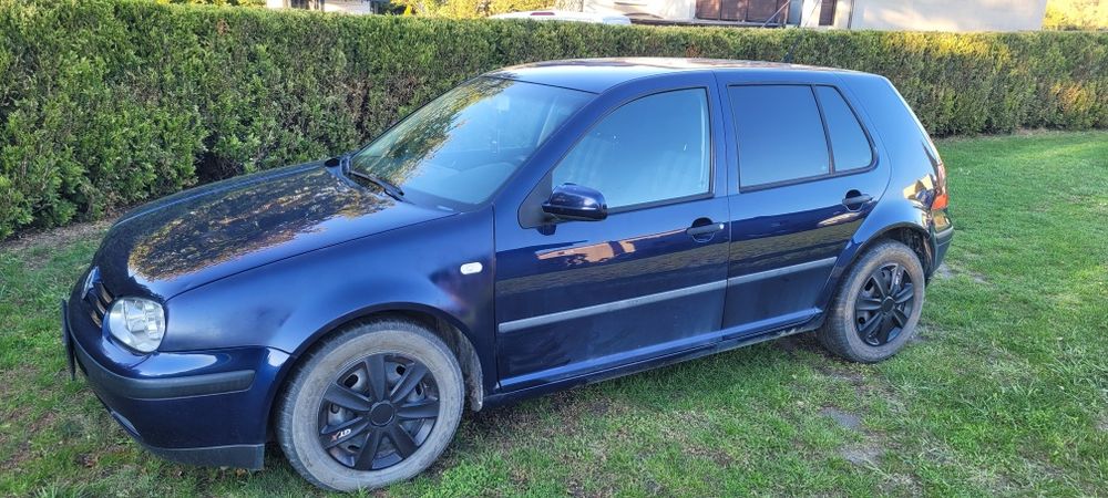 Vw Golf 1.6 rok 2000 długie opłaty