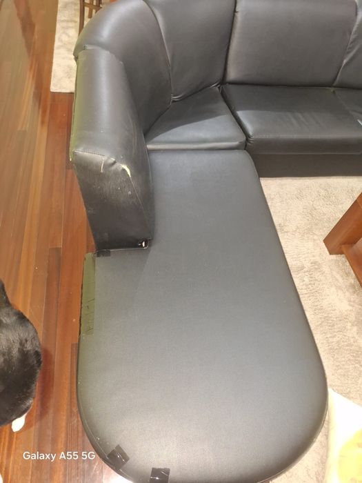 Sofa cama em pele
