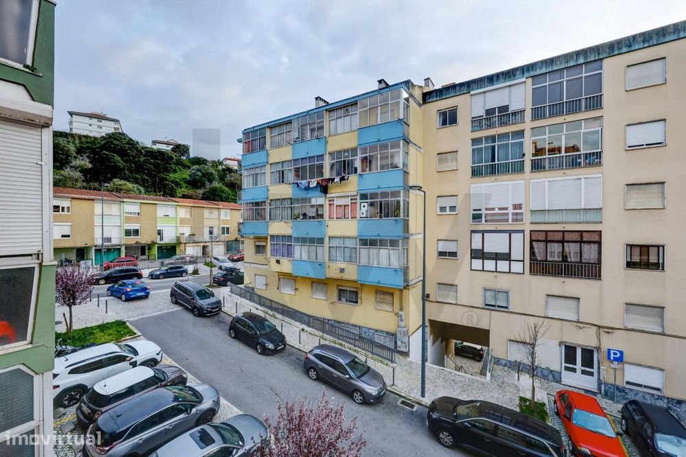 Apartamento T2 no Cacém com cozinha e wc totalmente renovados - arrend — Queluz E Belas, Lisboa