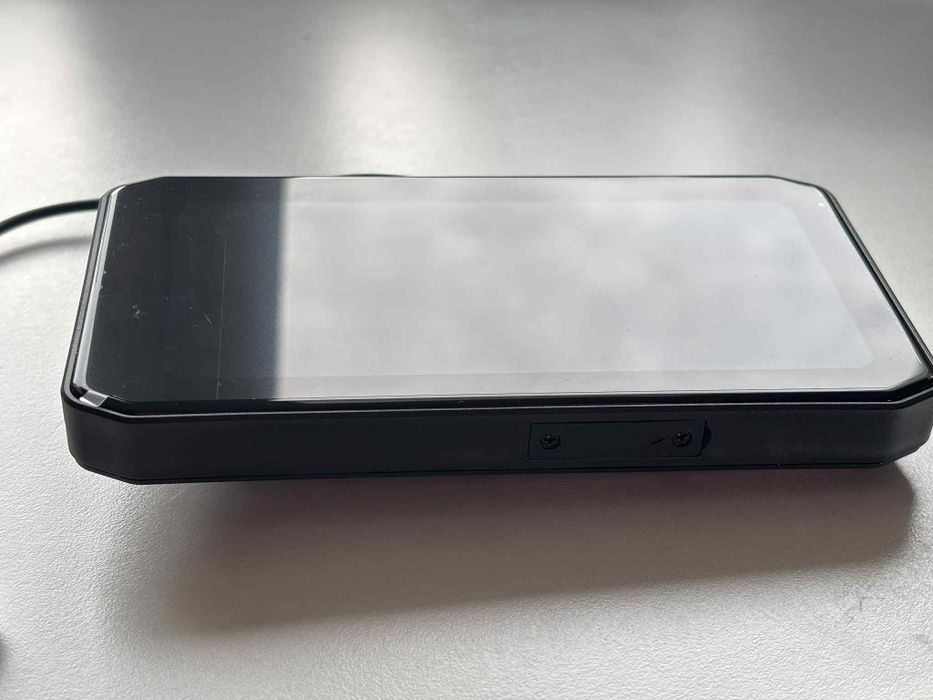 Motocyklowy rejestrator jazdy z ekranem LCD