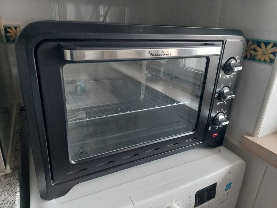 Forno Elétrico de bancada Moulinex, modelo 030-B, potência de 2000W