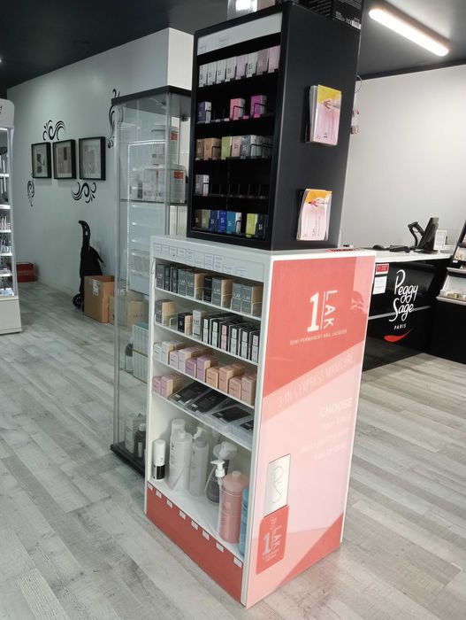 Móvel central para exposição de cosmética
