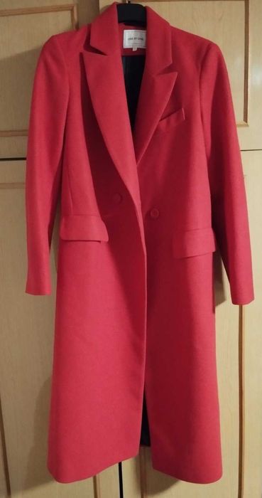 Червоне пальто "ONE BY ONE" Осінь - Весна . Довжина 122 см.