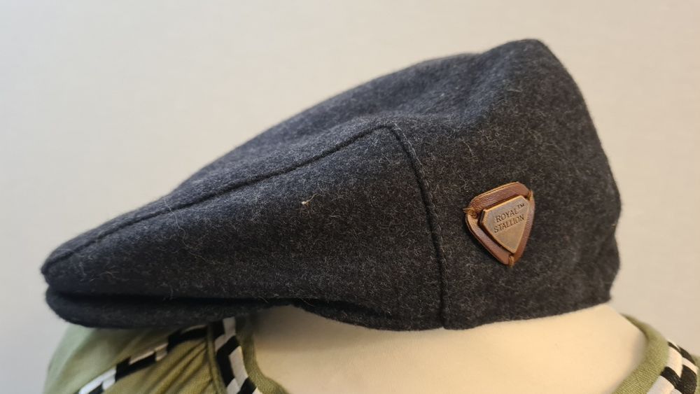 Картуз англійський з вовни темно сірого кольору